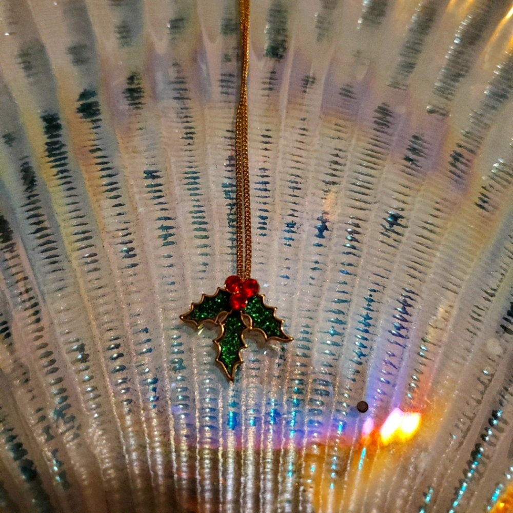 Mistletoe Necklace!